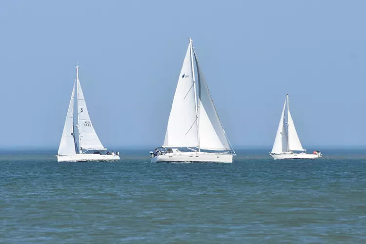 Segelschiffe auf dem Meer